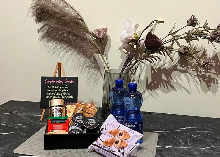 Daire Modern 1br With 2 Balconies - Spinola & Exiles Bay Area